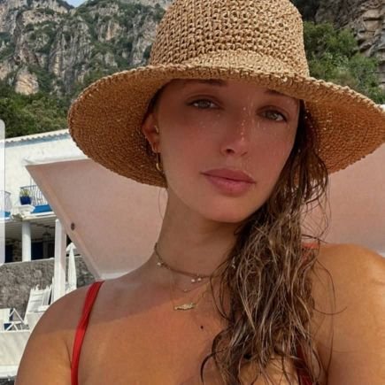 saratherone's profile picture. fashion designer