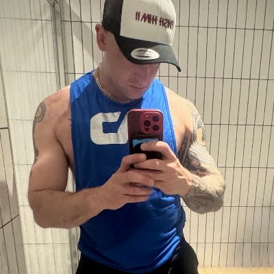 18+! Lad from London 🇬🇧 Love a good ass 👌🏼🔃 switch~