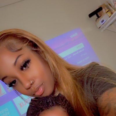 mom of three. ya fav phlebotomist. taurus. snap @twootonetiny