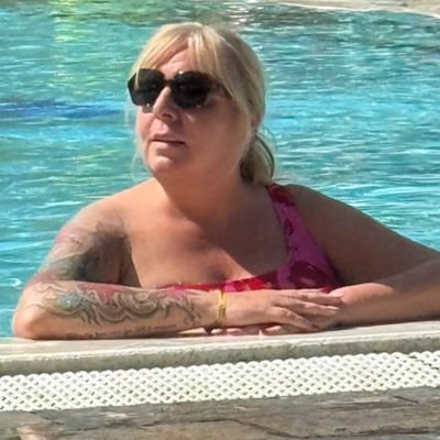 55❤︎Nachtzuster❤︎Brabant❤︎Bourgondische dikkerd met cellulitis ❤︎ Zegt wat ze denkt❤︎tattoos❤︎Heeft en geeft haar mening❤︎sarcastisch❤︎single❤︎