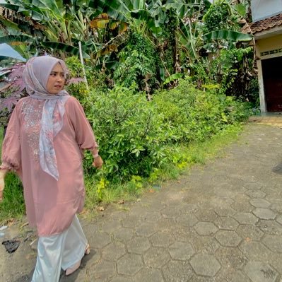 tak semua yang kita rawat tumbuh untuk tinggal, kadang kala semesta menciptakannya untuk kita belajar