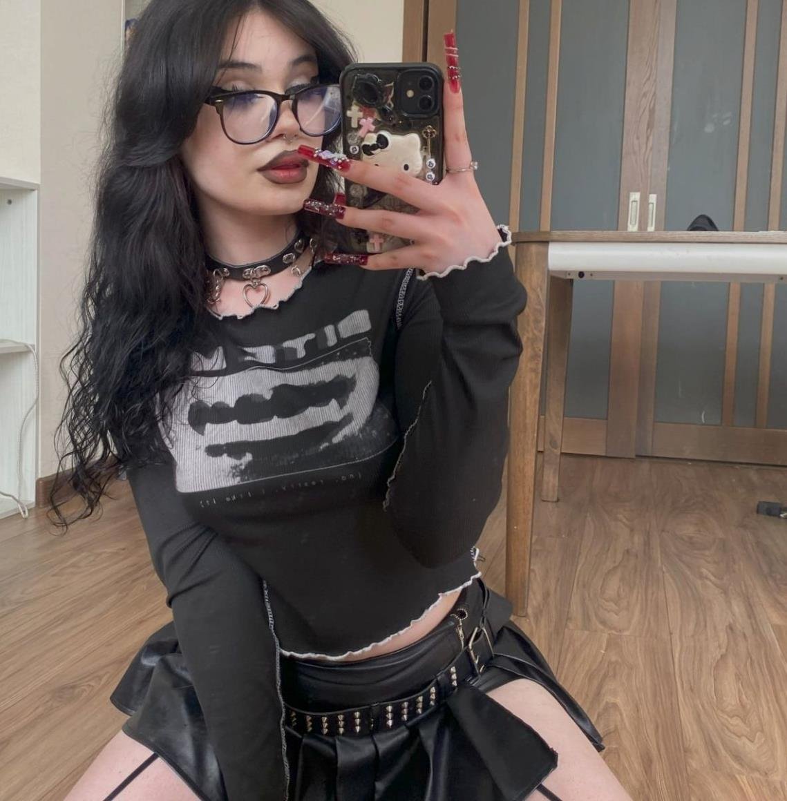 18 yo goth girl
Follow my main @phantommcryy