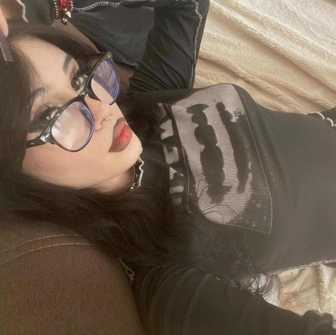 I’m online all day ☺️ so come chat with me on @phantommcryy
2007 goth and i do it all