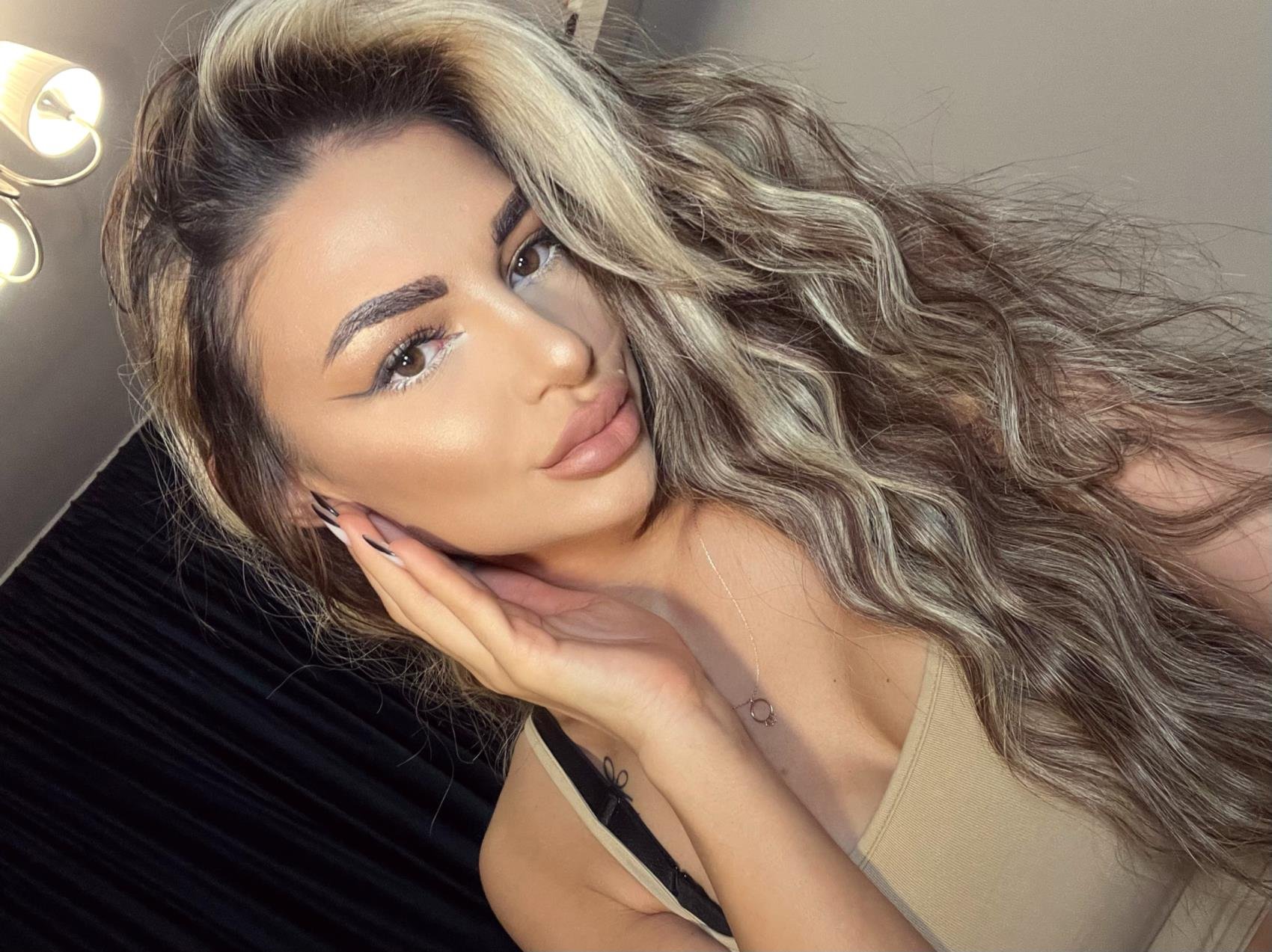 Ana_MitchellfZ's profile picture. Heyaaa 👋. This is my small account, which I barely use. I’d love to chat with u on my primary @xoHotANA