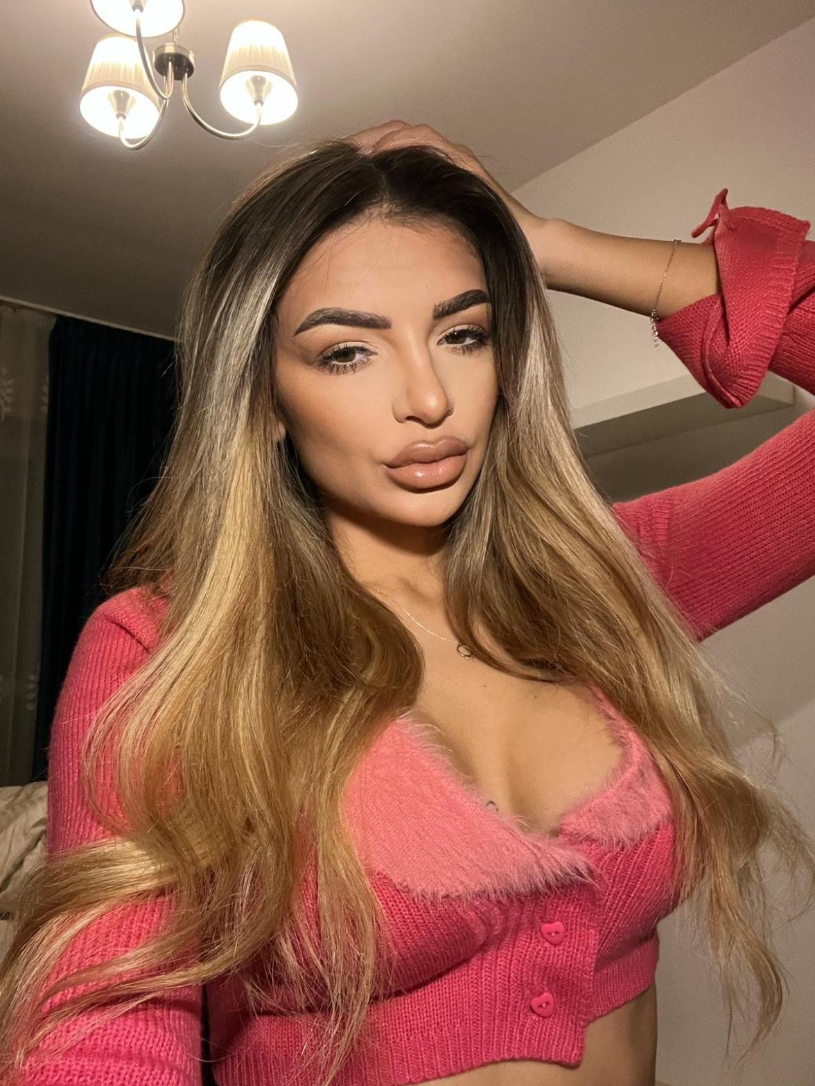 Anna_Moore1O's profile picture. heyy 🤗 this is my back-up acc that I don't use , I'd love to chat with u on my principal @xoHotANA