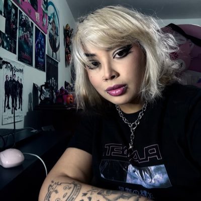 I tore a hole in the fabric of time, I split forever just to find where the light bends between our eyes @bringmethefarra @miwbra @wartornrequiem