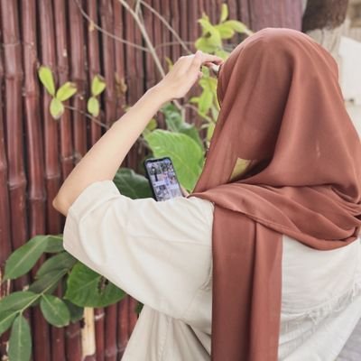 ansha_here's profile picture. 21.                                                                                                       kiya lege ap chai ya chamat?