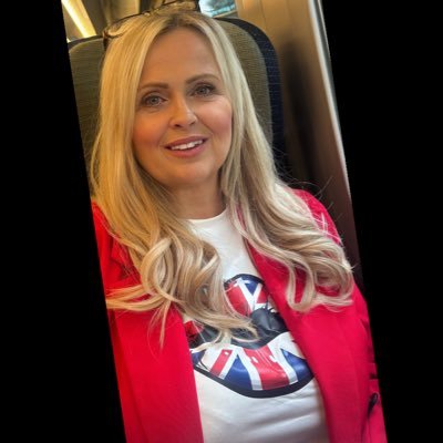 Wife/Mum/Nanny who has major concerns with what’s happening in our country which in turn apparently makes me far right. 🤷♀️🇬🇧