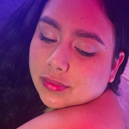 maralinett95747's profile picture. 