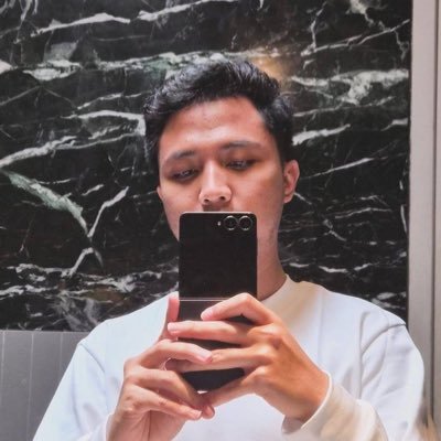 GSculerlor's profile picture. blueberry & dark chocolate.