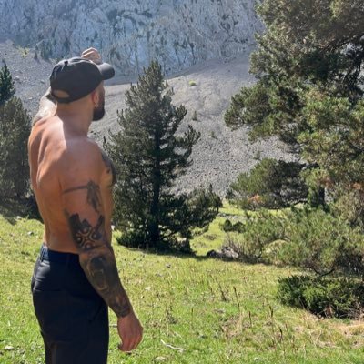 herr_rock's profile picture. Fui el psiquiatra de la virgen cuando tuvo que contarle lo del niño a San José. Orgonomesco.