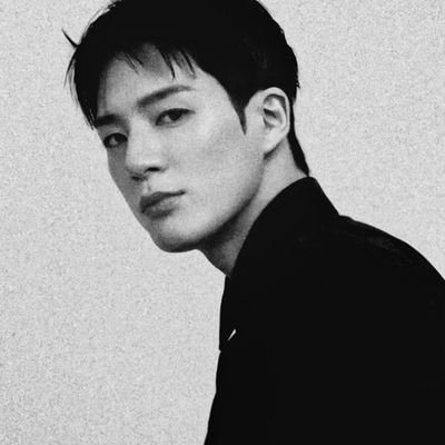 @7DSdream's Captain, 제노 (00) — Jul, 12th. @karinay’s broad boyfriend, cuddling the clingy-cat. markno w/ @umark.