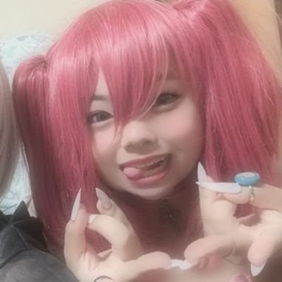 地雷系ですん。コスプレ🔰無言フォロー失礼します!誰でもフォロバ。暇ありゃ投稿でアカウントも作ったばっかなのでご了承くださいm(_ _)mちなみに陰の者です。※注 絵からフィギュア集めから色々自由アカで腐でオタク。
暇人という名のサボり魔。