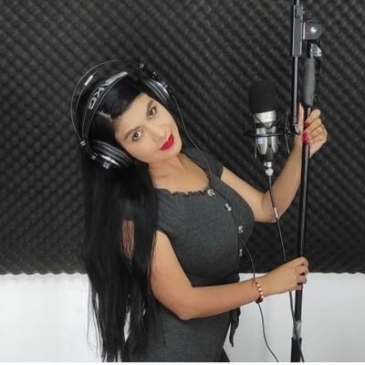 Comunicadora/
Animalista/
Viajera/
Futura abogada