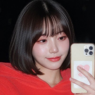 「空想写真家」のサブ垢です。女性をモチーフにした実験的なポートレートを雑多に投稿しています。本垢:@KusoPhoto / サブ垢 : @kusojutsushi / @kusodanshi
