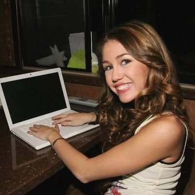 coffeewbreaad's profile picture. 