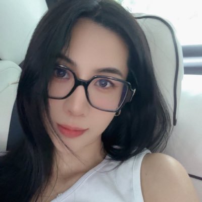 HvNRwqkSb858563's profile picture. I am fireworks.