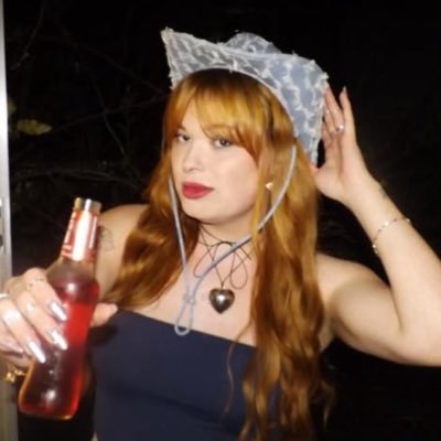 OffeliarsAcervo's profile picture. em busca de espalhar as palavras de ofélia schneider pelo twitter