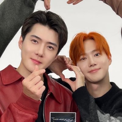 musings and insaneposting by a bilingual yaoist and grass touching advocate. always by 새준 side 🧡💙 🍉 selective following