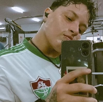 O sol na cabeça.. Favor não tumultuar 🇭🇺
Ela é minha menina 🩵