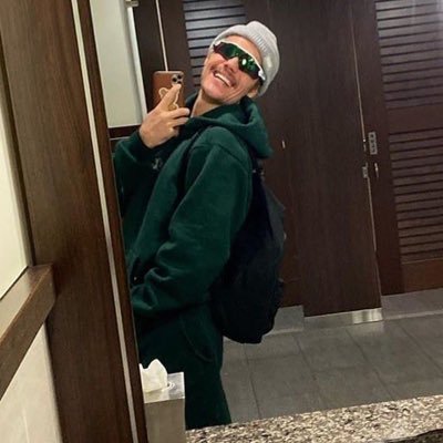 Livros, justin bieber e reclamar da vida 🤪😮‍💨 (fan account)