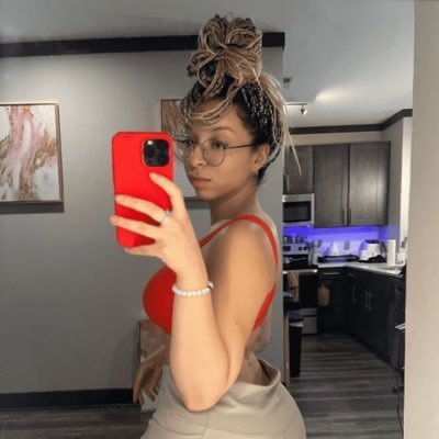 Zariana9419611's profile picture. Serving looks, sass & soft life energy ✨📸 | Brains, beauty & vibes only."*