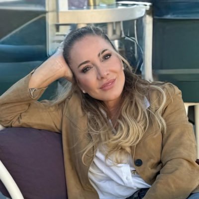 en büyük hayranım en güzel kadın çok seviyorum @Dolunay_Soysert