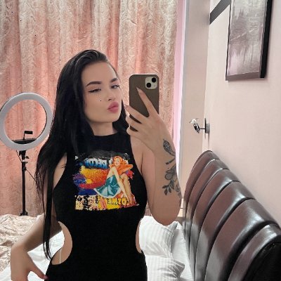 miacutegirlabc's profile picture. College falling apart, my art standing tall