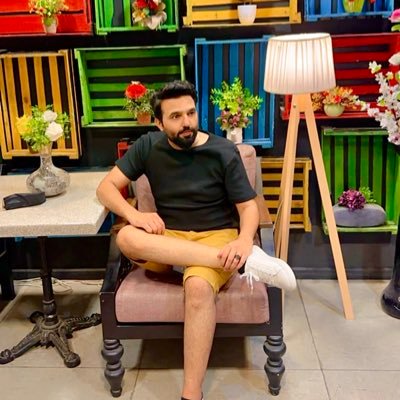 LEO🦁5T,Humanity,Equality & Respect.Former Youth Parliamentarian, Culture Sports, Fashion Politics Events Host,Public Speaker,Footballer,MUFC RedDevil♥️⚽️ DM 🚫