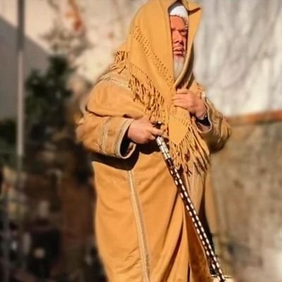 Hakk'ı müşahede etmeyen hiç bilebilir mi?
Güneş parıldasa da köre hep gece.