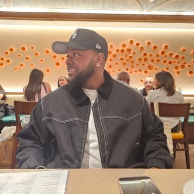 blacksquiat_'s profile picture. 🦍 vt alum