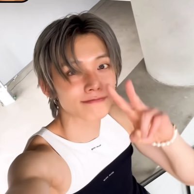 fan account & artist! ☆ txt + bts ⋆.˚ ☾ .⭒˚ #1 farewell neverland lover ᓚ₍ ^. .^₎