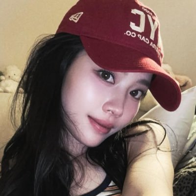 #.𝗧𝗔𝗘𝗛𝗬𝗨𝗡: they’re just precious, irreplaceable, the apple of my eye ;;