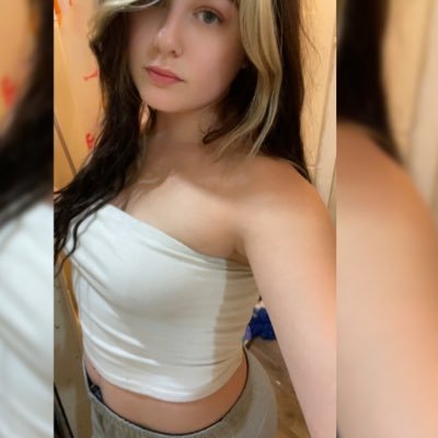 darkprincessDF's profile picture. Dark Princess who does what she wants and loves when you obey 😈🥵❤️‍🔥. https://t.co/qWzwZ3l92w
