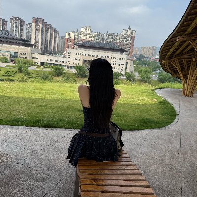 ahlwaya222's profile picture. Ideas → Income 💡➡️💰