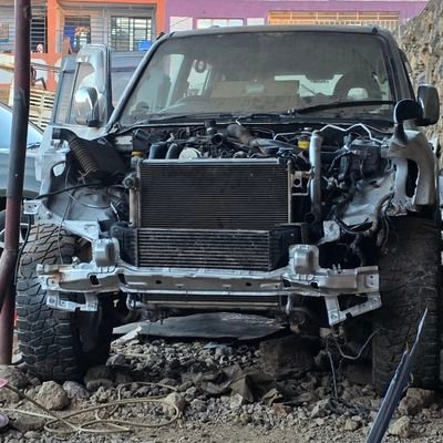 truck lover .
4x4 enthusiast.
daytime businessman, nighttime engineer, lifetime reader