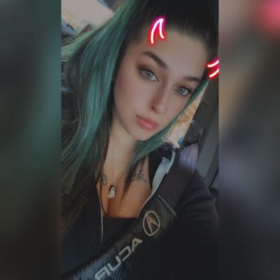 “There’s a hole in the world like a great black pit and it’s filled with people who are filled with shit.”🩸🖤 26🥀 24/7 Spooky Bitch🕸️Eric🖤 Horror Lover 🔪