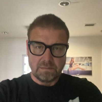 Nový, tedy jediný platný, tedy oficiální profil místo ukradeného.
Novinář, podcaster, scénárista, moderátor.
@seznamzpravy, @dobrovsky_sidlo, @StastnePondeli