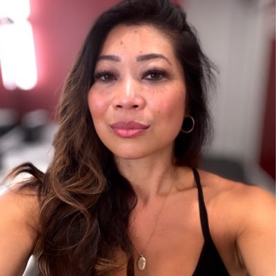 Men onamni sikayotganini kordim. Chubby erotik videolar