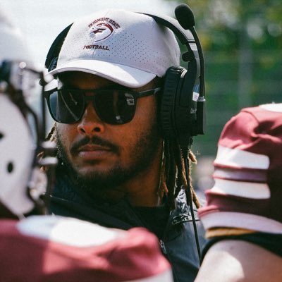 Father • Asst. Defensive Line Coach & Recruiting Analyst @FairmontStateFB #SOAR • @wvufootball Alum • All-American • Former NFL DT #HighlyFavored 🖤