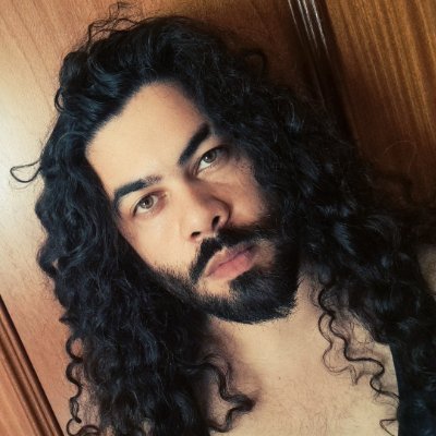 Comunista. Traidor de classe (clerical). Santo e Falso Profeta. Sommelier de Internet. Artista visual e pensador livre. ☭🇧🇷🚩
