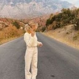 Crirsar7218's profile picture. 