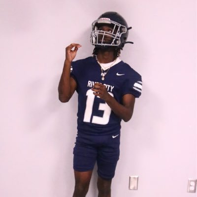 MPHS 🐅c/o 2026📚 Phil : 4:13 phone number #228-623-0285 football🏈 , track and field , hight 5,8 weight 140