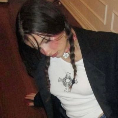 alyalvrz's profile picture. 