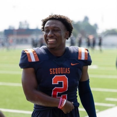 5’7 187 RB @COSGIANTS_FB #JUCOPRODUCT Email- jahkylle577@gmail.com NCAA ID #2111374895