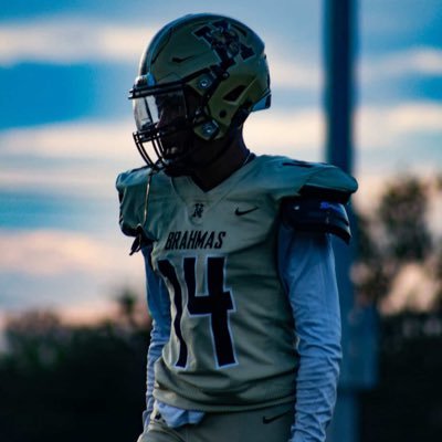 I’m 5’10 Wr,Db,Fs🏈 also Pg,sg 🏀 40-4.67 c/o 28 3.5 GPA |3617201703| Philippians 4:13