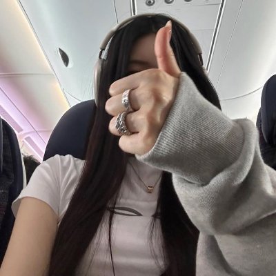 chernia166's profile picture. Petals & peace 🌸🕊️