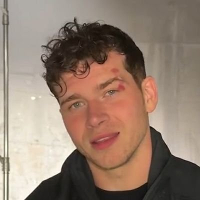 9-1-1 era | i draw sometimes | 29 | she/any | queer | white/arab | rg stans dnf dni