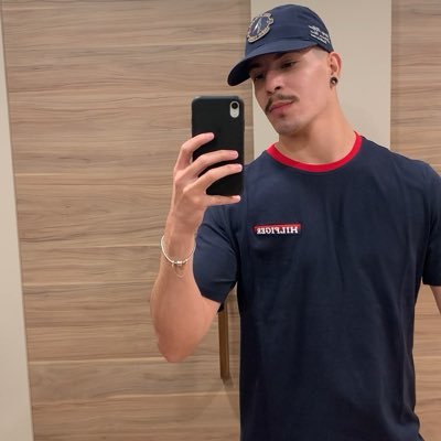 euuyoshi's profile picture. This can't be perfect 🤍✨