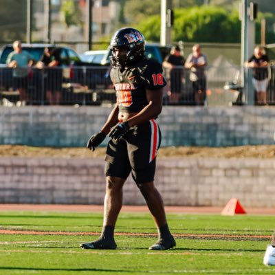LB @VCPirateFB |True Freshman| 6’0 | 220 Lbs | BP - 315 | Squat - 545 | 40 Time - 4.46 | Cell (252 -833-2510) NCAA ID #2305916461 | 4.0 GPA | HC @CoachMoose